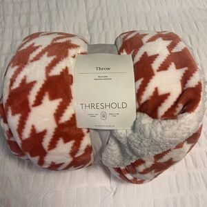 Threshold Houndstooth Throw Blanket in Red and White